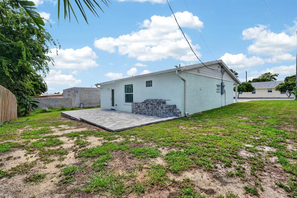 Activo con contrato: $360,000 (3 camas, 2 baños, 1116 Pies cuadrados)