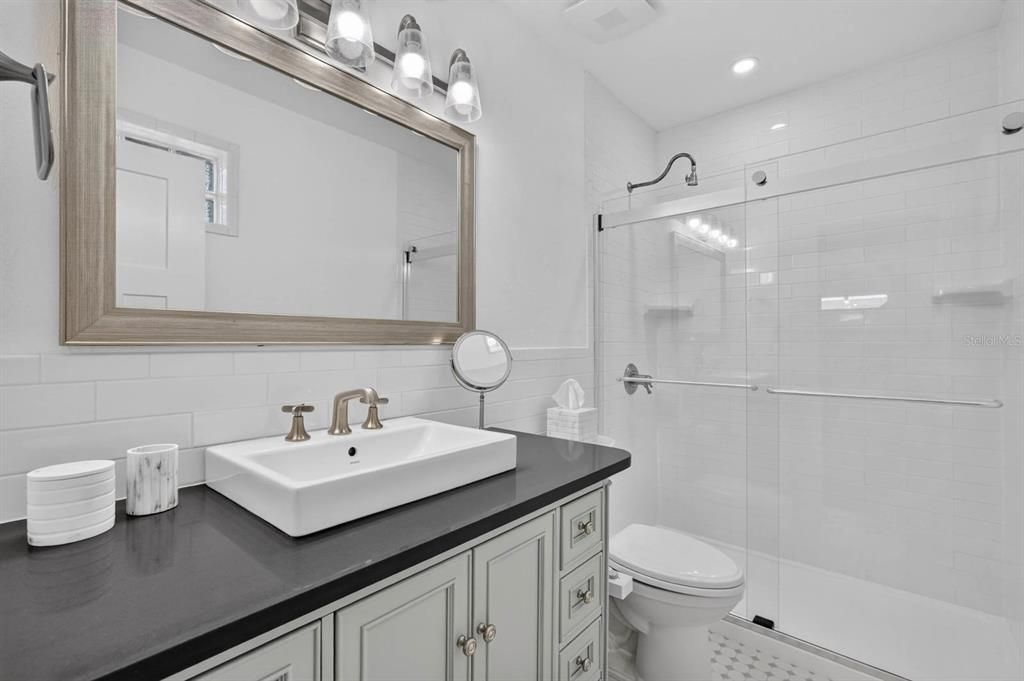 Activo con contrato: $360,000 (3 camas, 2 baños, 1116 Pies cuadrados)