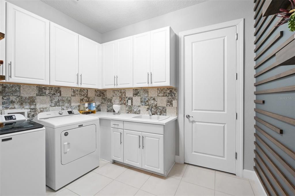 For Sale: $1,375,000 (3 beds, 3 baths, 3035 Square Feet)