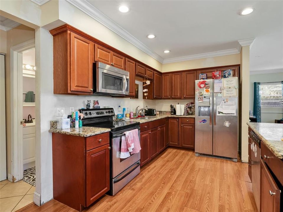 На продажу: $325,000 (3 спален, 2 ванн, 1112 Квадратных фут)