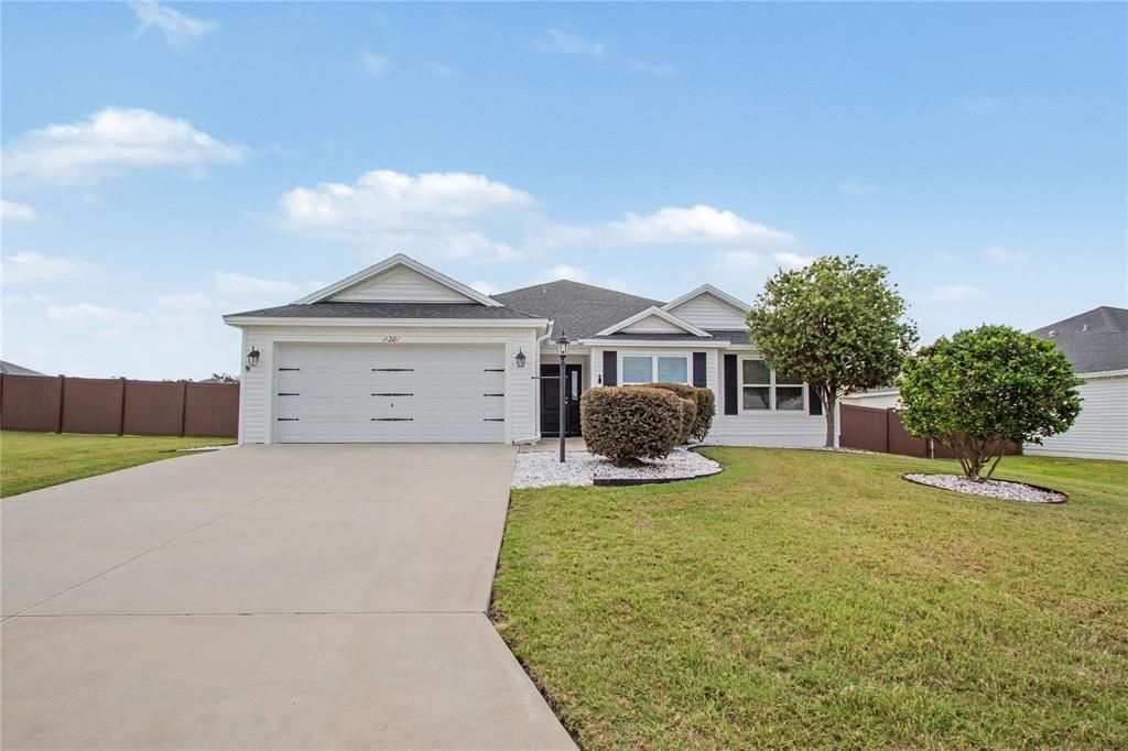 For Sale: $399,000 (4 beds, 2 baths, 1978 Square Feet)