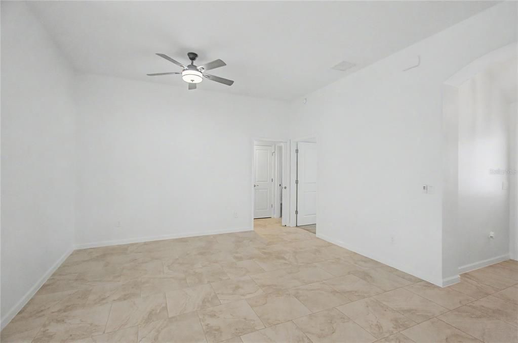 For Sale: $399,000 (4 beds, 2 baths, 1978 Square Feet)