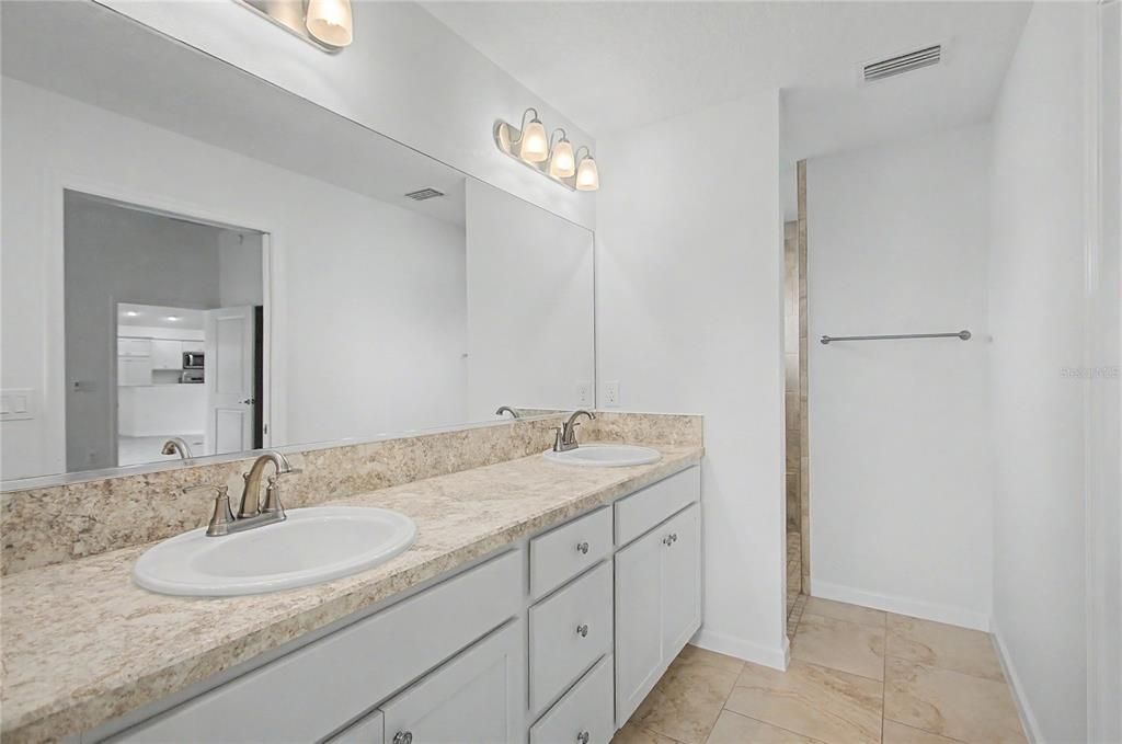 For Sale: $399,000 (4 beds, 2 baths, 1978 Square Feet)