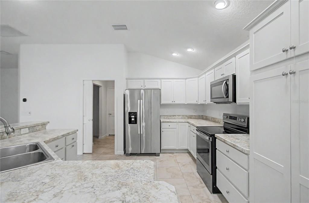 For Sale: $399,000 (4 beds, 2 baths, 1978 Square Feet)