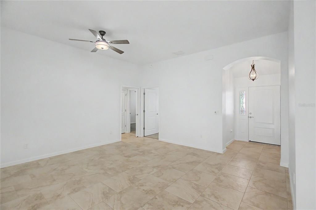 For Sale: $399,000 (4 beds, 2 baths, 1978 Square Feet)