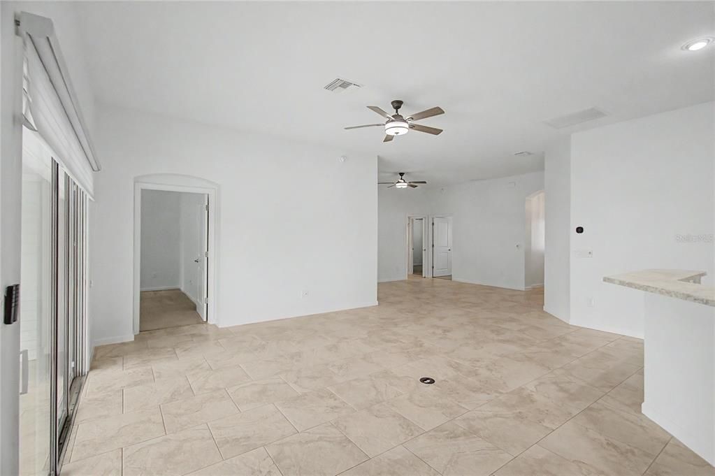 For Sale: $399,000 (4 beds, 2 baths, 1978 Square Feet)