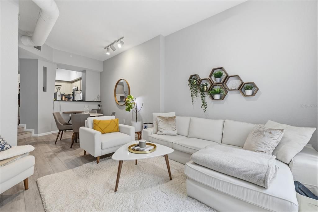 For Rent: $2,195 (1 beds, 1 baths, 789 Square Feet)