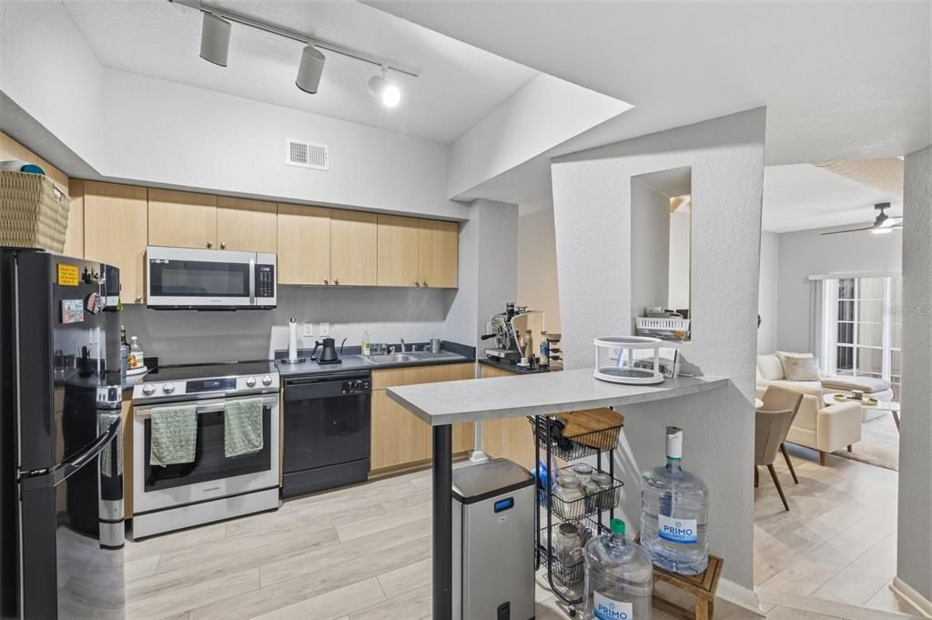 For Rent: $2,195 (1 beds, 1 baths, 789 Square Feet)