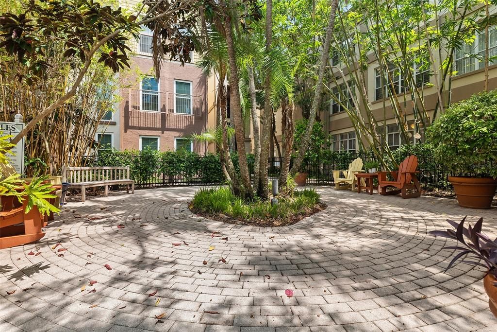 For Rent: $2,195 (1 beds, 1 baths, 789 Square Feet)