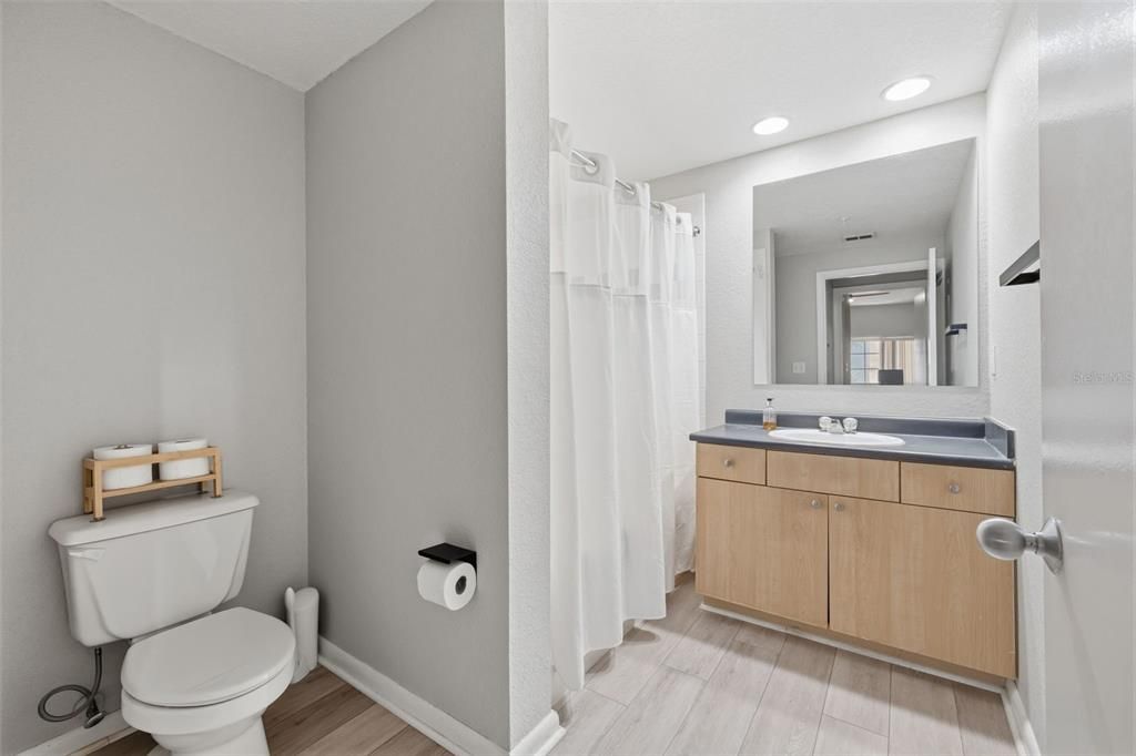For Rent: $2,195 (1 beds, 1 baths, 789 Square Feet)