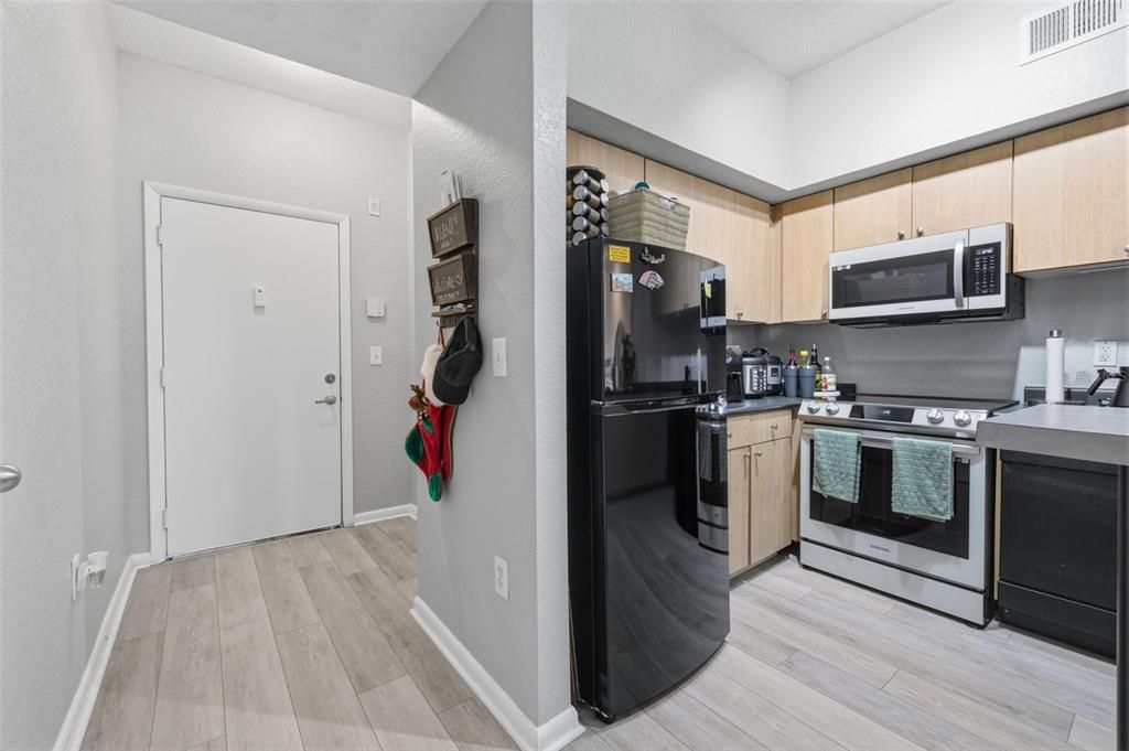 For Rent: $2,195 (1 beds, 1 baths, 789 Square Feet)