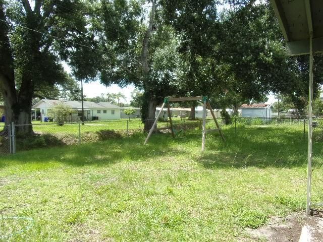 For Rent: $1,275 (2 beds, 1 baths, 816 Square Feet)