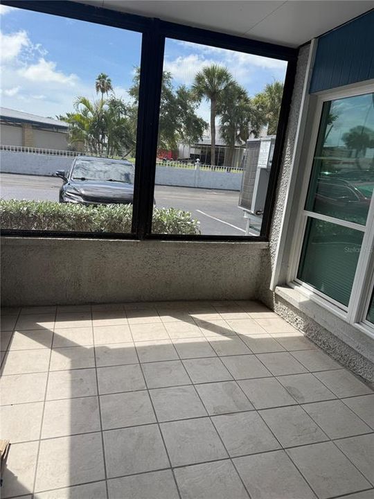 For Rent: $1,700 (1 beds, 1 baths, 430 Square Feet)