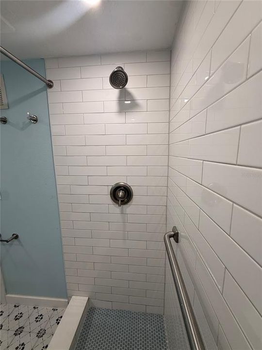 For Rent: $1,700 (1 beds, 1 baths, 430 Square Feet)