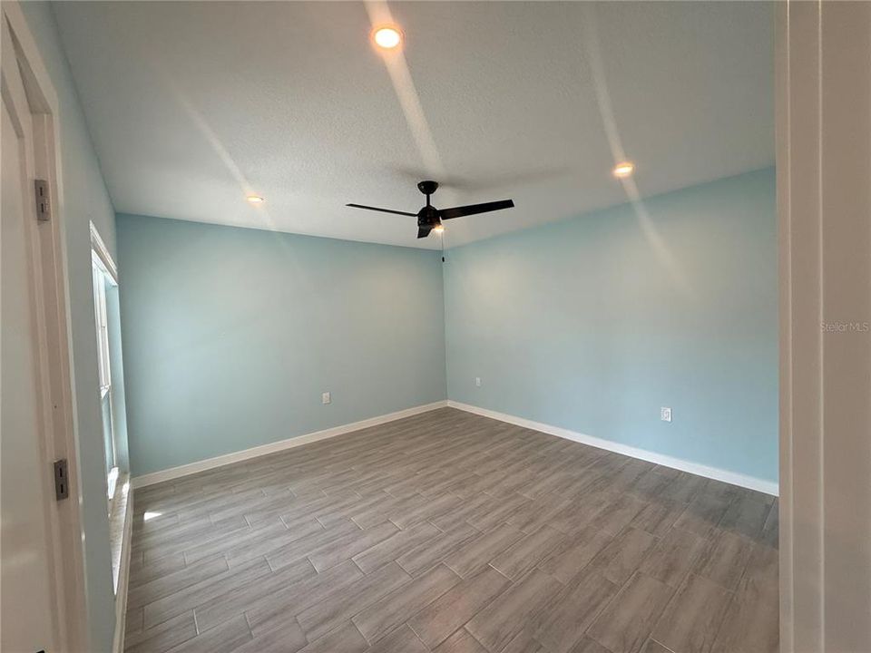 For Rent: $1,700 (1 beds, 1 baths, 430 Square Feet)