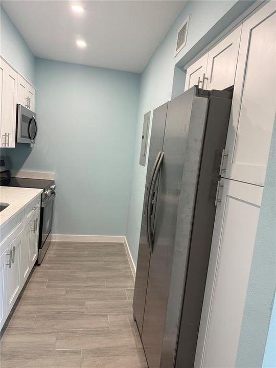 For Rent: $1,700 (1 beds, 1 baths, 430 Square Feet)