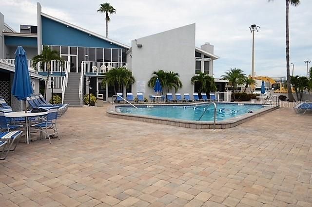 For Rent: $1,700 (1 beds, 1 baths, 430 Square Feet)