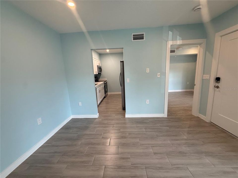 For Rent: $1,700 (1 beds, 1 baths, 430 Square Feet)