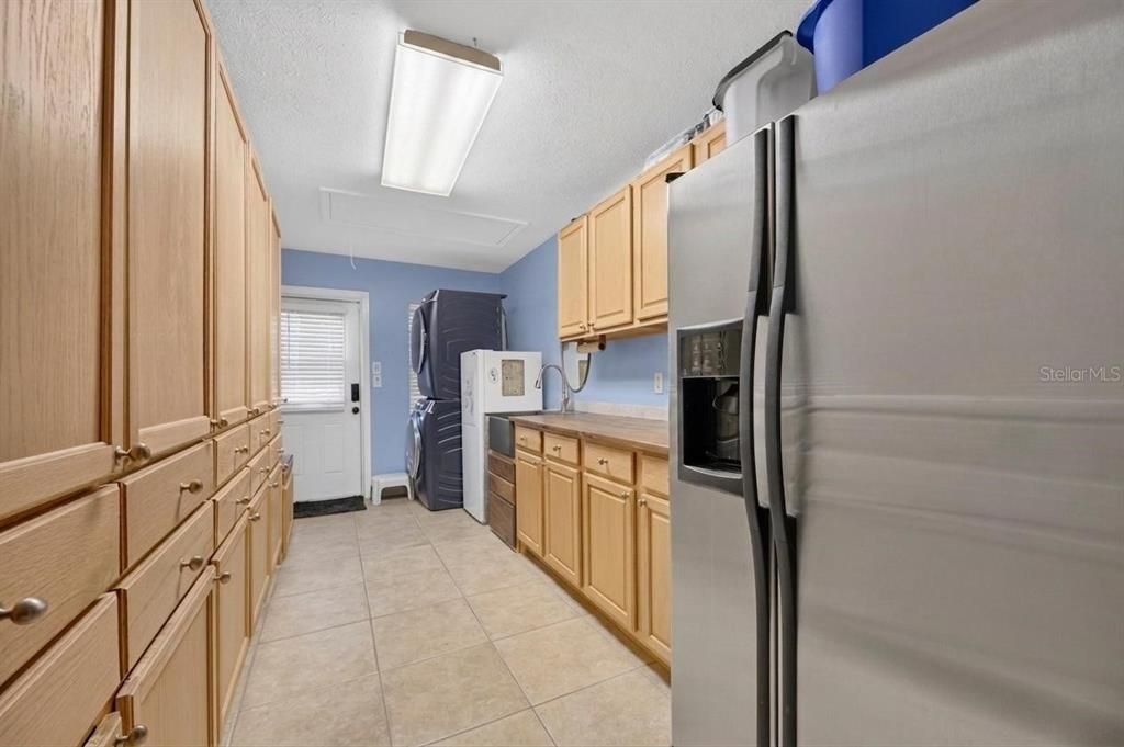 For Sale: $875,000 (5 beds, 2 baths, 3031 Square Feet)