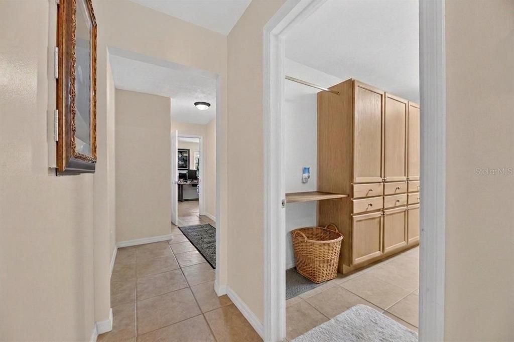 For Sale: $875,000 (5 beds, 2 baths, 3031 Square Feet)
