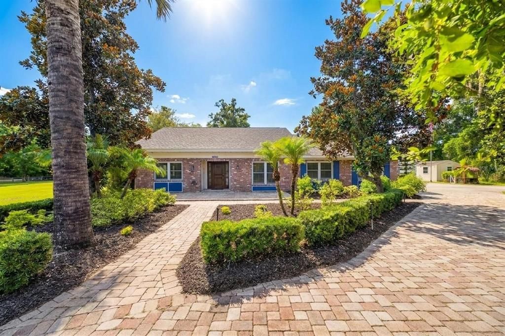 For Sale: $875,000 (5 beds, 2 baths, 3031 Square Feet)