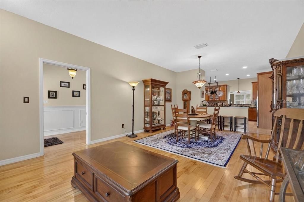 For Sale: $875,000 (5 beds, 2 baths, 3031 Square Feet)