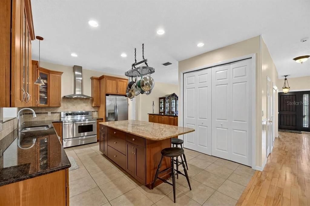 For Sale: $875,000 (5 beds, 2 baths, 3031 Square Feet)