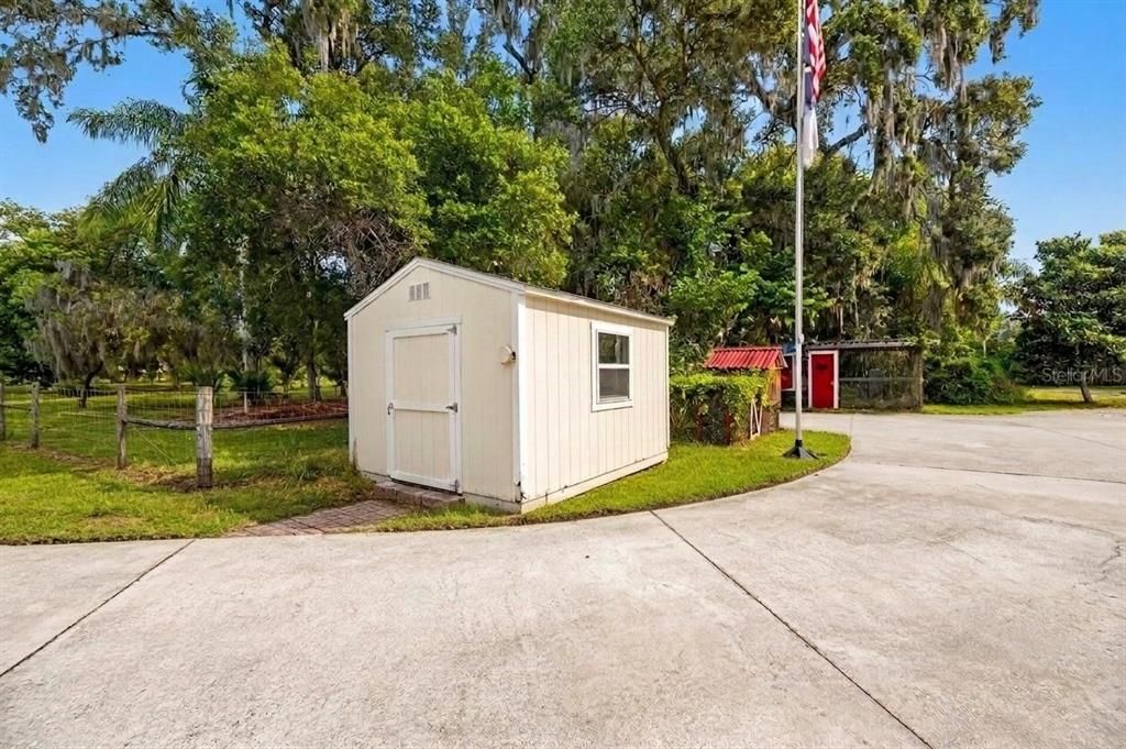 For Sale: $875,000 (5 beds, 2 baths, 3031 Square Feet)