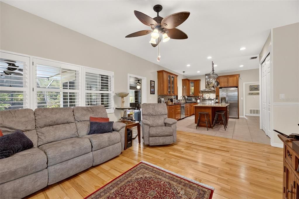 For Sale: $875,000 (5 beds, 2 baths, 3031 Square Feet)