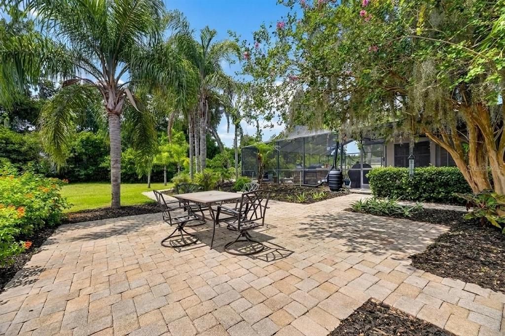 For Sale: $875,000 (5 beds, 2 baths, 3031 Square Feet)