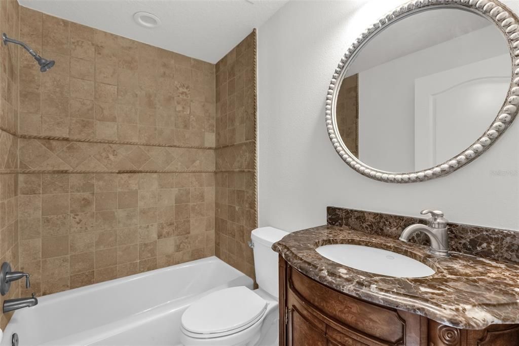 En Venta: $799,000 (3 camas, 2 baños, 1957 Pies cuadrados)