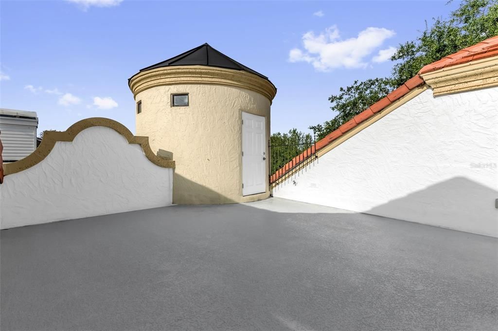 En Venta: $799,000 (3 camas, 2 baños, 1957 Pies cuadrados)