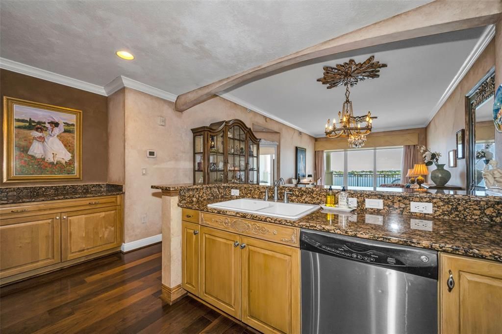 For Sale: $975,000 (3 beds, 3 baths, 1995 Square Feet)