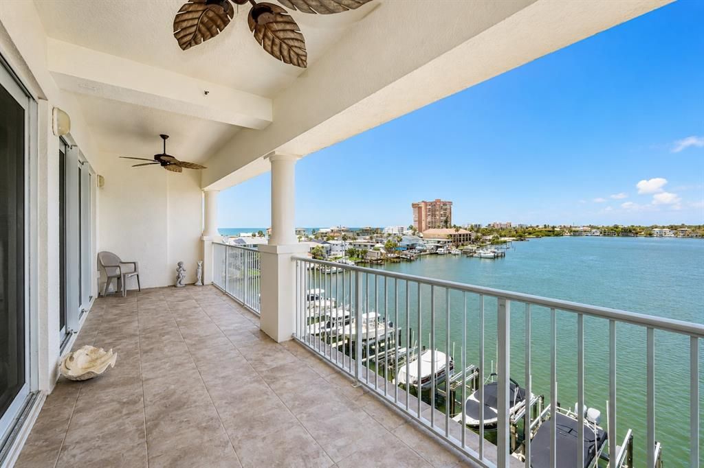 For Sale: $975,000 (3 beds, 3 baths, 1995 Square Feet)