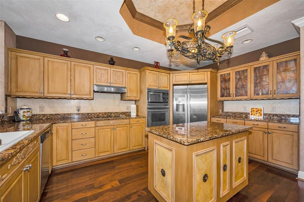 For Sale: $975,000 (3 beds, 3 baths, 1995 Square Feet)