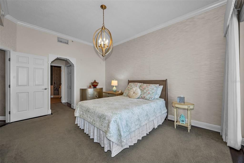 For Sale: $975,000 (3 beds, 3 baths, 1995 Square Feet)