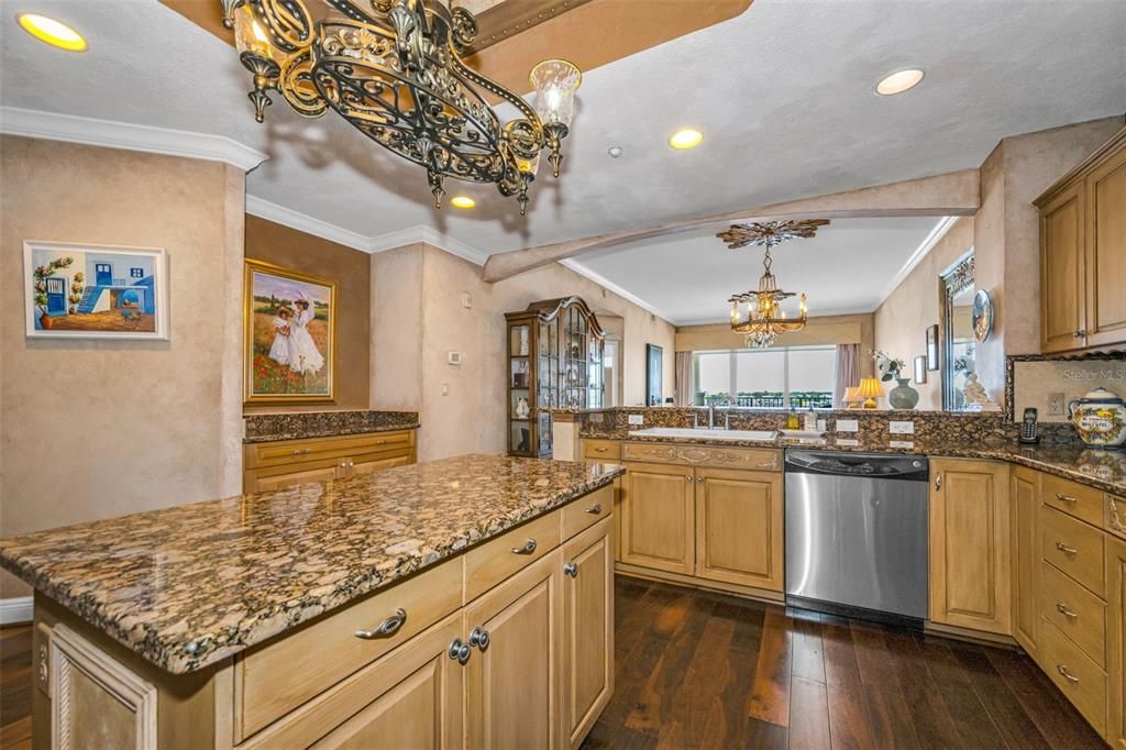 For Sale: $975,000 (3 beds, 3 baths, 1995 Square Feet)