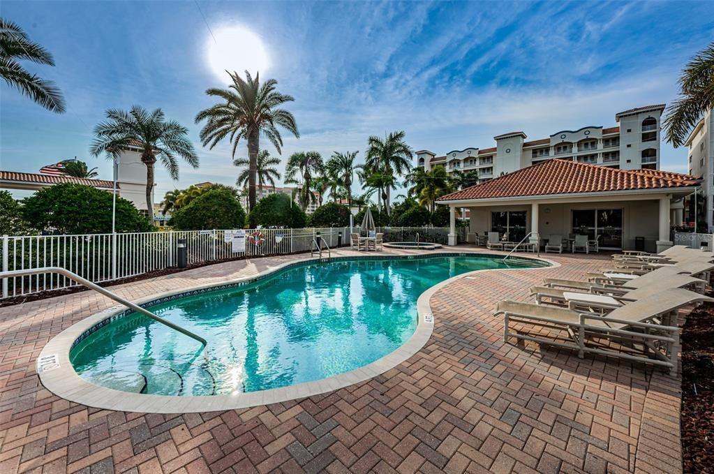 For Sale: $975,000 (3 beds, 3 baths, 1995 Square Feet)
