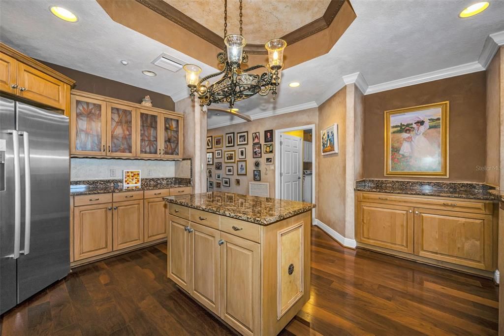 For Sale: $975,000 (3 beds, 3 baths, 1995 Square Feet)