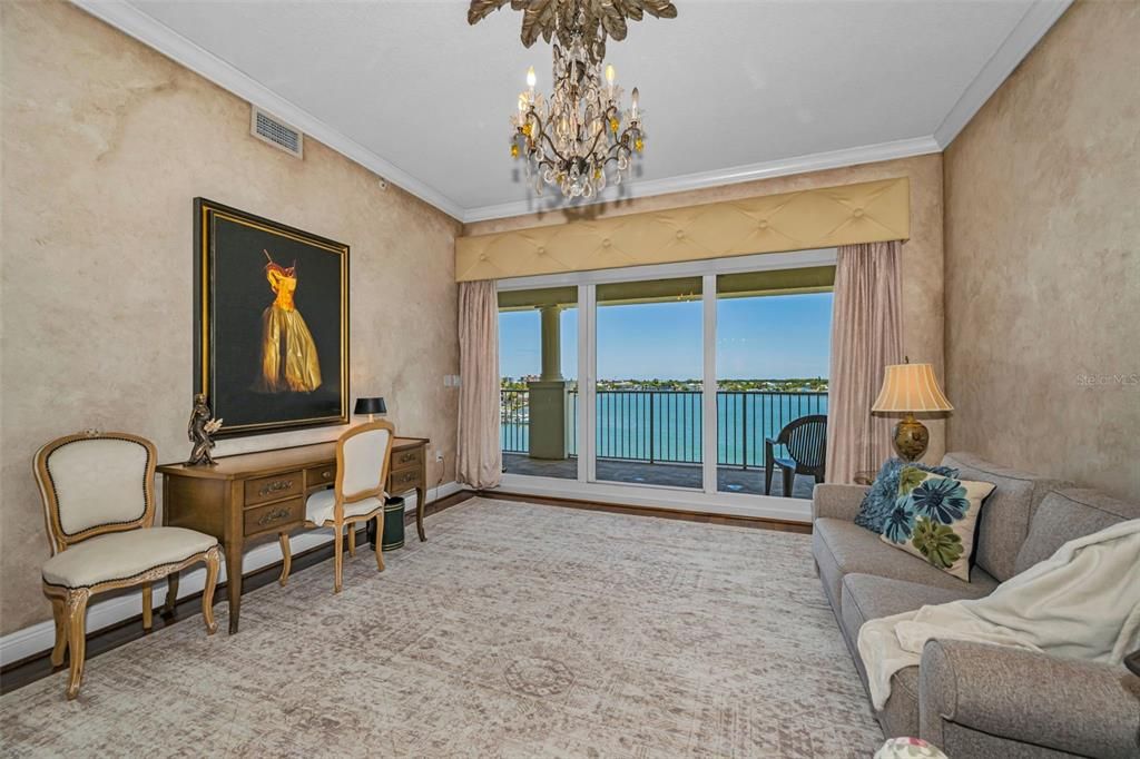 For Sale: $975,000 (3 beds, 3 baths, 1995 Square Feet)