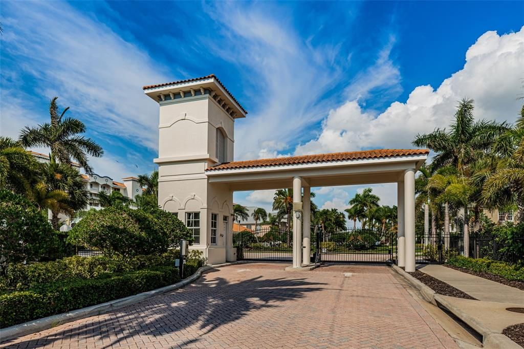 For Sale: $975,000 (3 beds, 3 baths, 1995 Square Feet)
