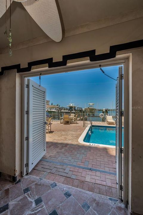 For Sale: $975,000 (3 beds, 3 baths, 1995 Square Feet)