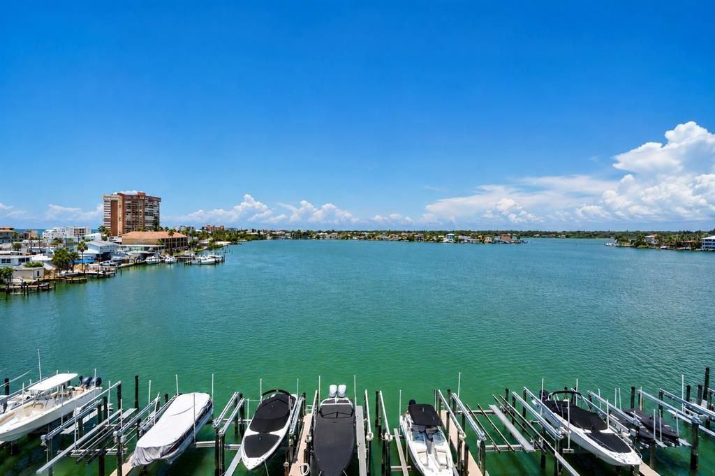 For Sale: $975,000 (3 beds, 3 baths, 1995 Square Feet)