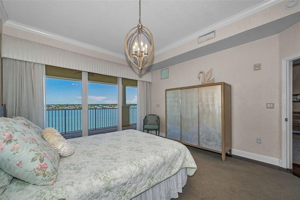 For Sale: $975,000 (3 beds, 3 baths, 1995 Square Feet)