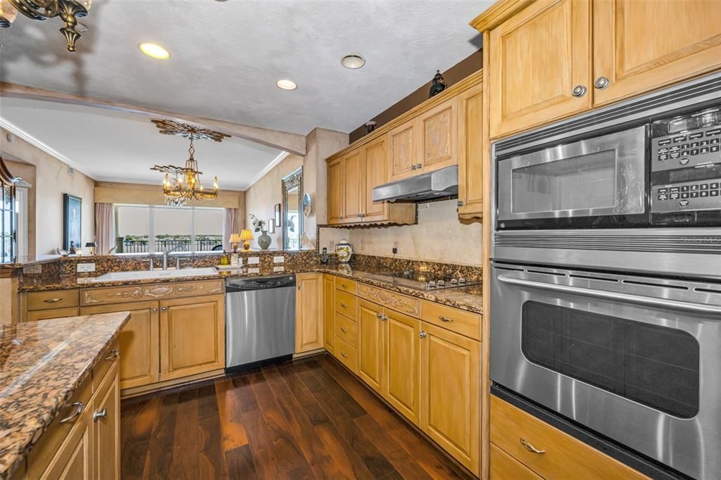 For Sale: $975,000 (3 beds, 3 baths, 1995 Square Feet)