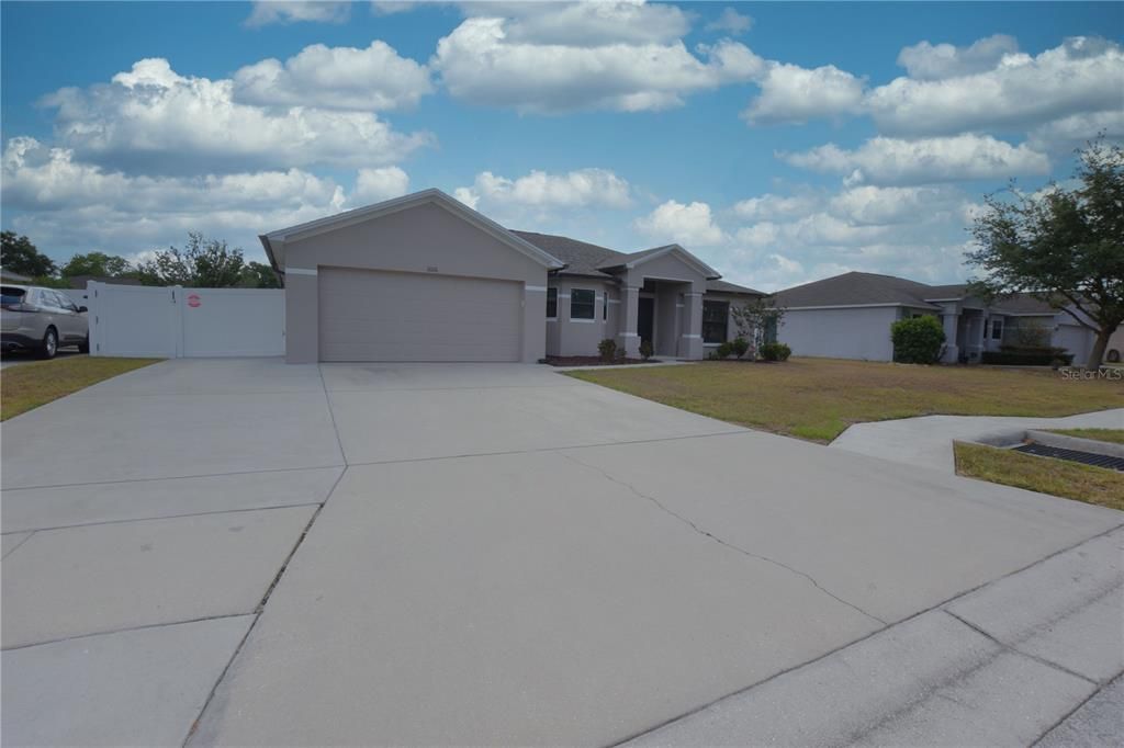 For Rent: $2,300 (3 beds, 2 baths, 1622 Square Feet)