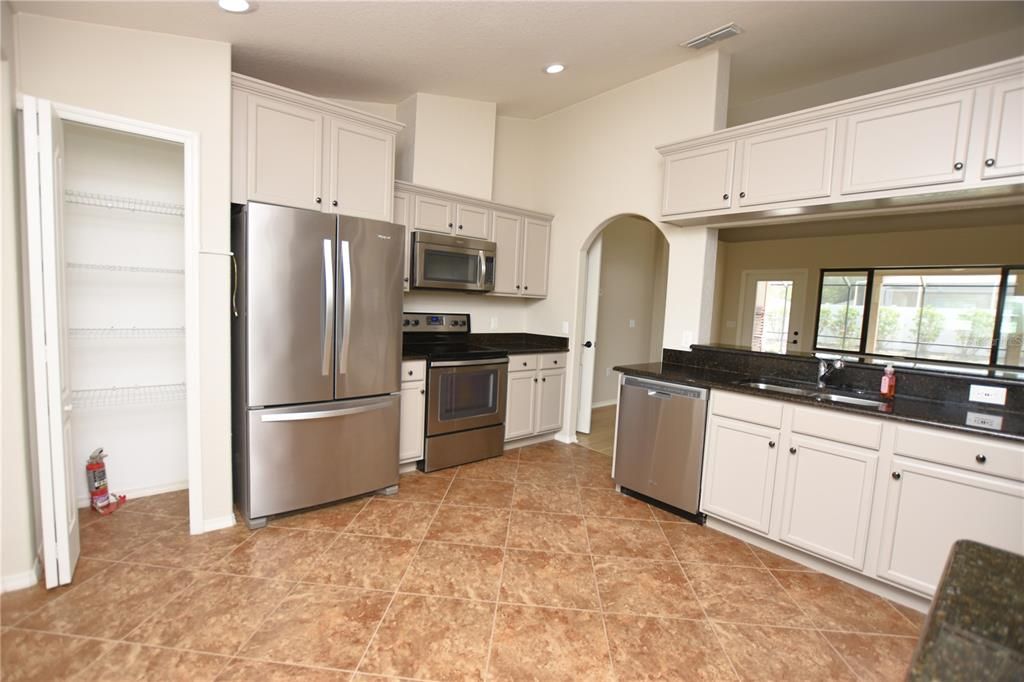 For Rent: $2,300 (3 beds, 2 baths, 1622 Square Feet)