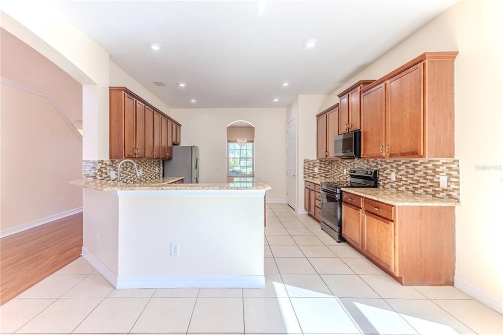 На продажу: $450,000 (4 спален, 2 ванн, 2796 Квадратных фут)