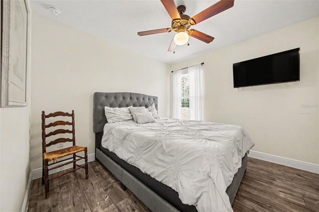 Activo con contrato: $980,000 (4 camas, 3 baños, 2221 Pies cuadrados)