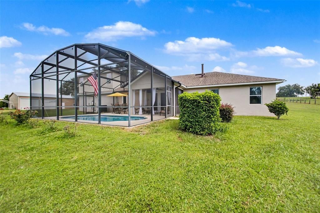 Activo con contrato: $980,000 (4 camas, 3 baños, 2221 Pies cuadrados)